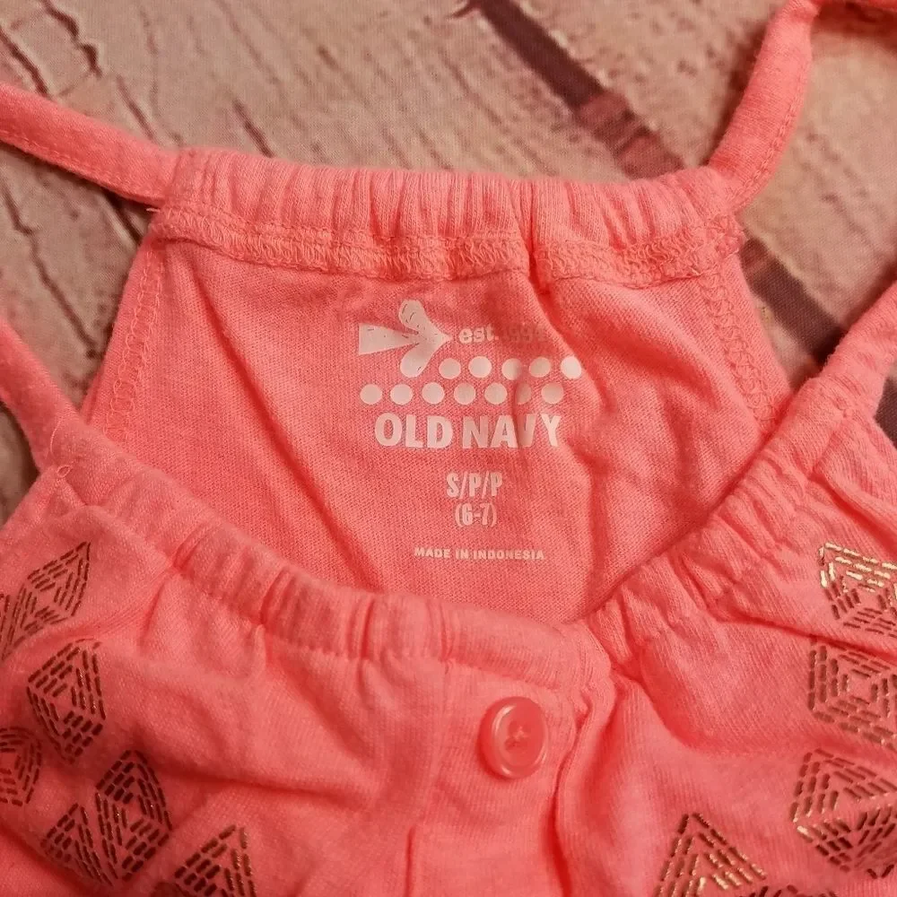 Old Navy tank top S6/7